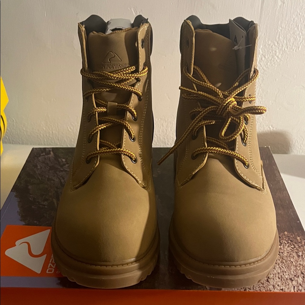 Tan Leather Boots with Laces